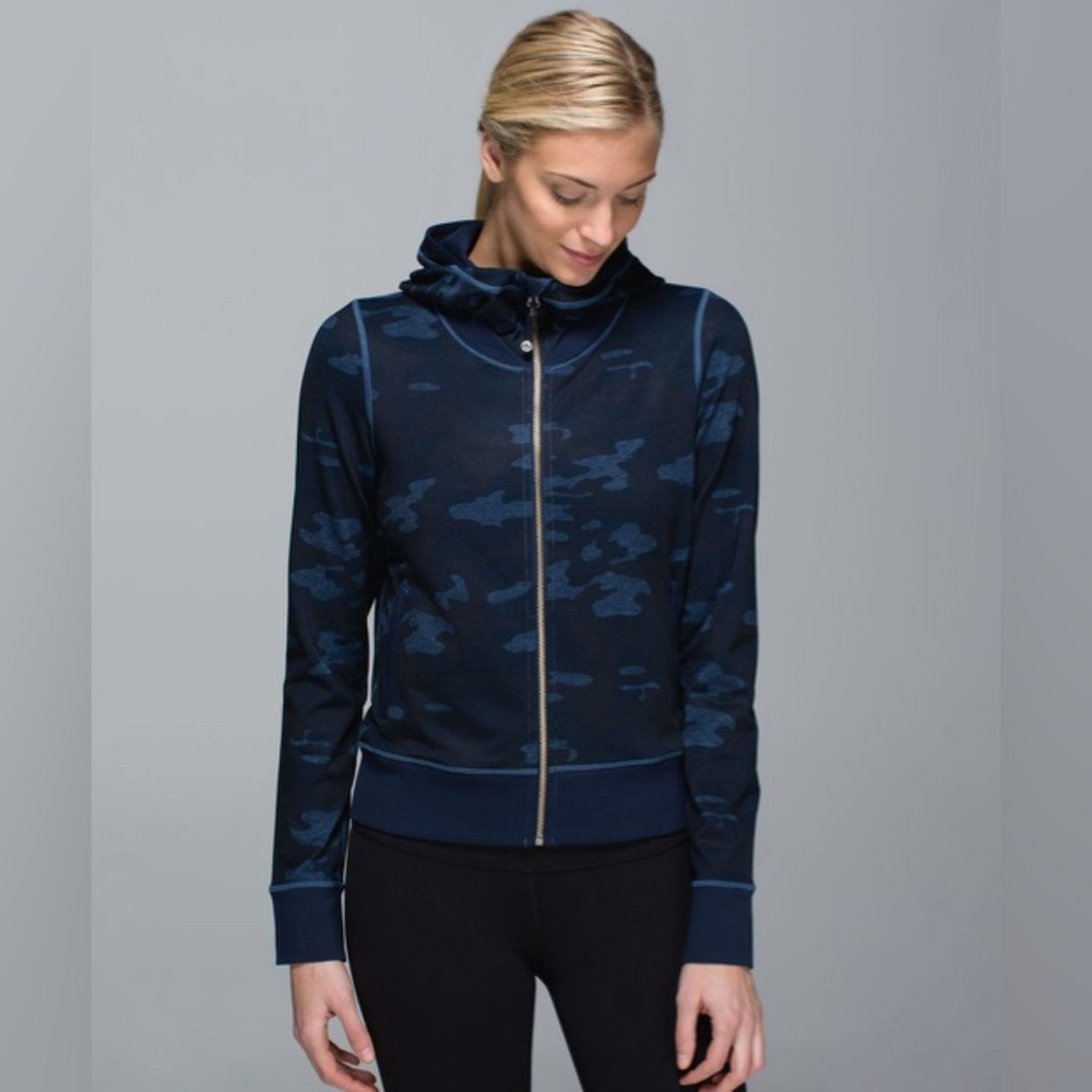 Lululemon Namaskar Hoodie
Heathered Texture Lotus Camo Oil Slick Blue / Inkwell